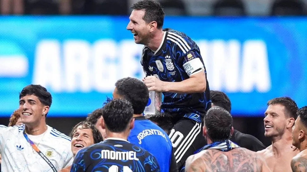 Argentina sigue soñando y festejando | Derrotó a Inglaterra 2 a 1